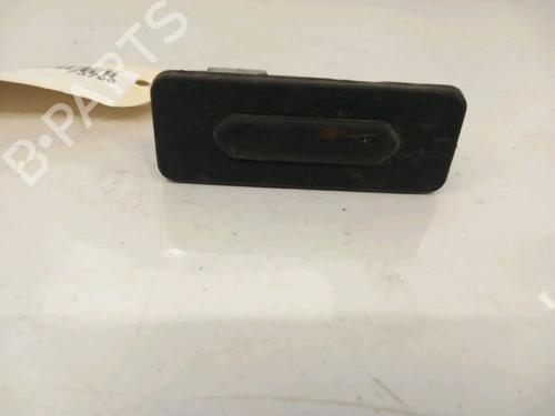 Used Tailgate handle RENAULT MEGANE IV Hatchback (B9A/M/N_) 1.5 dCi 110 (B9A3) (110 hp) 30426755