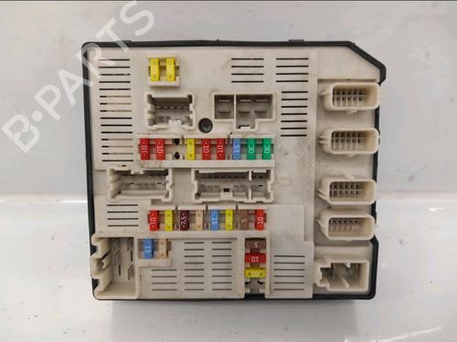 Used Fuse box RENAULT MEGANE III Hatchback (BZ0/1_, B3_) 1.5 dCi (106 hp) 31845621