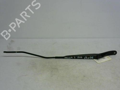 Used Front windshield wiper arm RENAULT LAGUNA III Grandtour (KT0/1) 2.0 dCi (KT01, KT08, KT09, KT0K, KT12, KT1D, KT1W) (150 hp) 30433235