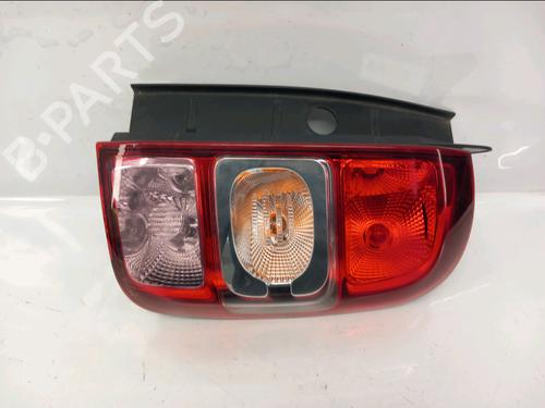 Feu arrière droit DACIA DUSTER (HS_) 1.5 dCi (109 hp) 31868023