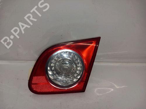 Używane Lampa tylna klapy bagażnika prawa VW PASSAT B6 (3C2) 1.9 TDI (105 hp) 30426496