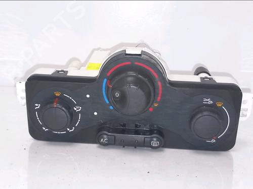 climate-control-renault-clio-iii-br01-cr01-2005-2006-2007-2008-2009-2010-2011-2012-2013-2014-33713476 main image