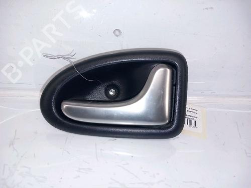 Høyre foran invendig håndtak RENAULT CLIO II (BB_, CB_) 1.6 16V (BB01, BB0H, BB0T, BB14, BB1D, BB1R, BB2KL, BB3G... (107 hp) 30423430