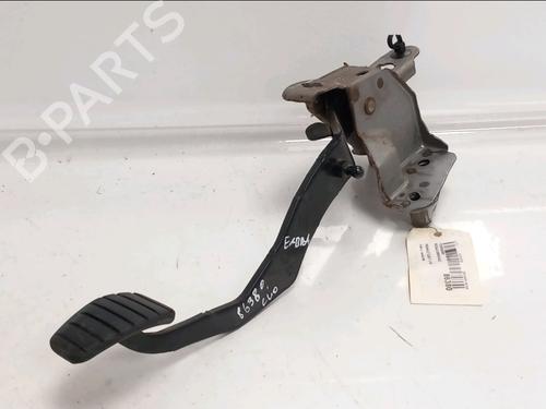 Used Clutch pedal Clutch pedal RENAULT CLIO III (BR0/1, CR0/1) 1.2 16V (BR02, BR0J, BR11, CR02, CR0J, CR11) (75 hp) 40252467 40252467