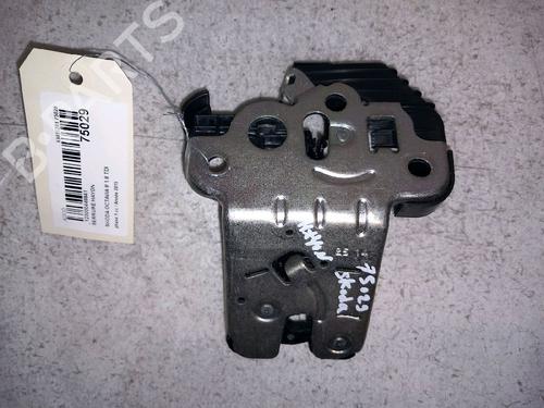 Used Tailgate lock SKODA OCTAVIA III (5E3, NL3, NR3) 1.6 TDI (105 hp) 30433459