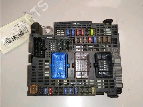 Used Fuse box Fuse box 39490311 39490311