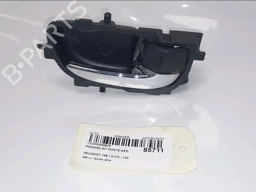 Højre bagtil invendig håndtag Højre bagtil invendig håndtag PEUGEOT 108 1.0 VTi (69 hp) 34147827 34147827