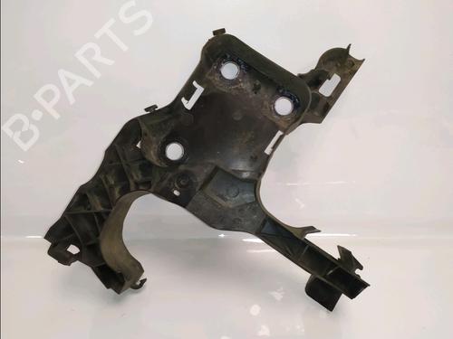Used Right headlight support Right headlight support RENAULT SCÉNIC II (JM0/1_) 1.9 dCi (JM14) (131 hp) 33458222 33458222