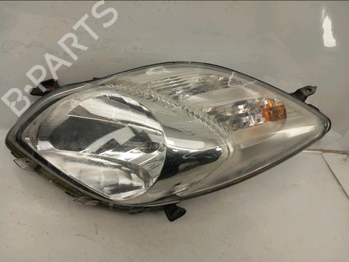 Faro anteriore sinistro TOYOTA YARIS (_P9_) 1.4 D-4D (NLP90_, NLP90R) (90 hp) 31986288