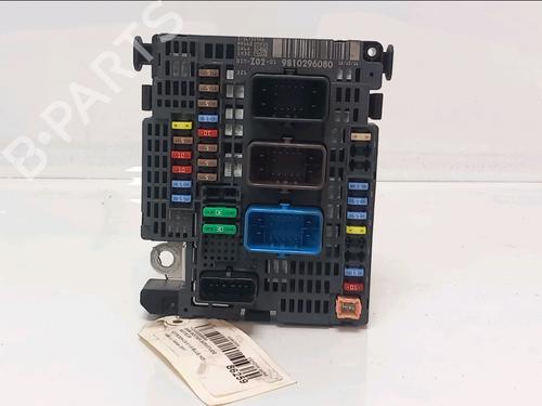 Used Fuse box Fuse box 39395981 39395981