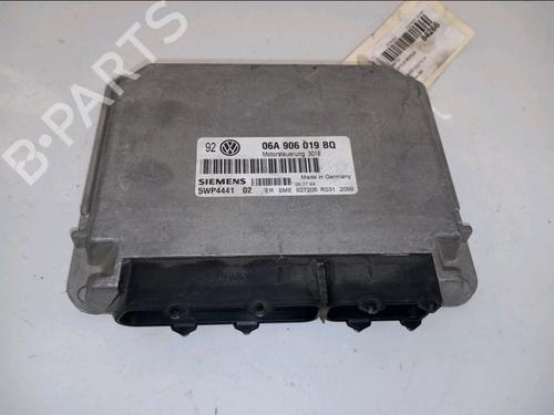 Calculateur moteur (ecu) VW GOLF IV (1J1) 1.6 (100 hp) 30427134