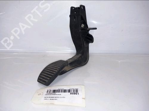 Pedal embrague Pedal embrague ALFA ROMEO MITO (955_) 1.3 MultiJet (955AXP1A, 955AYC1A) (95 hp) 36450070 36450070