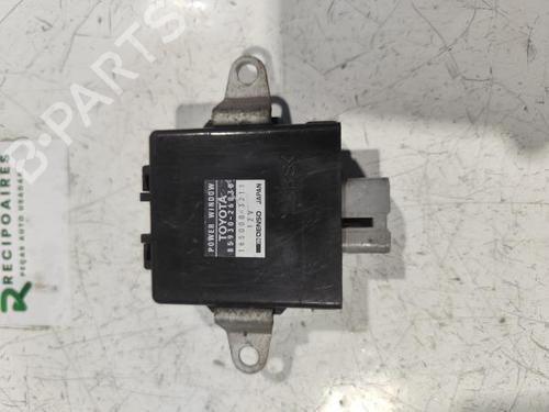 Used Electronic module TOYOTA HIACE IV Van (__H1_, __H2_) 2.4 D (LXH12, LXH22) (75 hp) 31737813