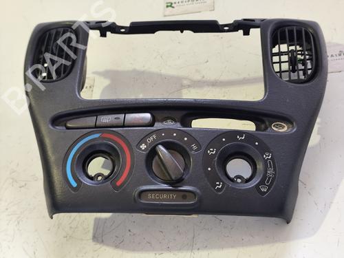 Grille d'aération TOYOTA YARIS VERSO (_P2_) 1.3 (NCP20_, NCP22_, NCP20R, NCP22R) (86 hp) 31738602