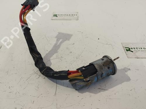 switch-renault-clio-ii-bb_-cb_-1998-1999-2000-2001-2002-2003-2004-2005-2006-2007-2008-2009-2010-2011-2012-2013-2014-2015-2016-31738607 main image