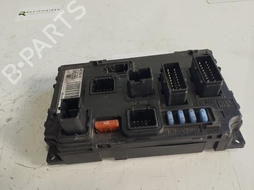 Used Fuse box PEUGEOT 407 SW (6E_, 6D_) 2.0 HDi (163 hp) 31738972