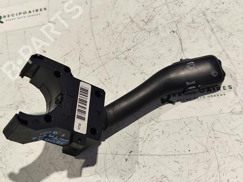 Used Steering column stalk SKODA OCTAVIA I Combi (1U5) 1.9 TDI (110 hp) 31739468