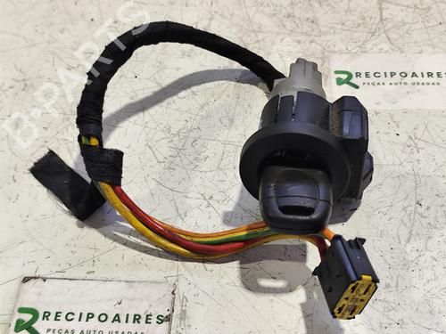 switch-renault-clio-ii-bb_-cb_-1998-1999-2000-2001-2002-2003-2004-2005-2006-2007-2008-2009-2010-2011-2012-2013-2014-2015-2016-31740571 main image