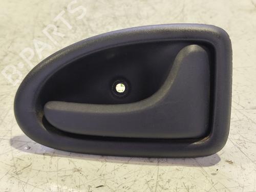 Højre bagtil udvendigt håndtag RENAULT CLIO II (BB_, CB_) 1.2 (BB0A, BB0F, BB10, BB1K, BB28, BB2D, BB2H, CB0A,... (58 hp) 31740667