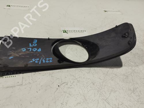 Used Grille VW POLO (6N2) 1.4 TDI (75 hp) 31740995