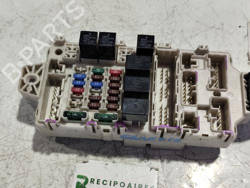 Sikringsdåse MITSUBISHI GRANDIS (NA_W) 2.4 MIVEC (NA4W) (177 hp) 31741261