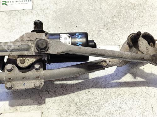 Used Front wiper motor MERCEDES-BENZ A-CLASS (W169) A 150 (169.031, 169.331) (95 hp) 31744639