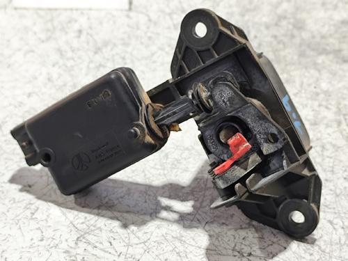 Used Tailgate lock RENAULT MEGANE I (BA0/1_) [1995-2004]  31745224