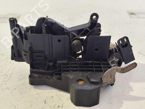 Venstre foran lås MERCEDES-BENZ E-CLASS (W210) E 290 Turbo-D (210.017) (129 hp) 31738592