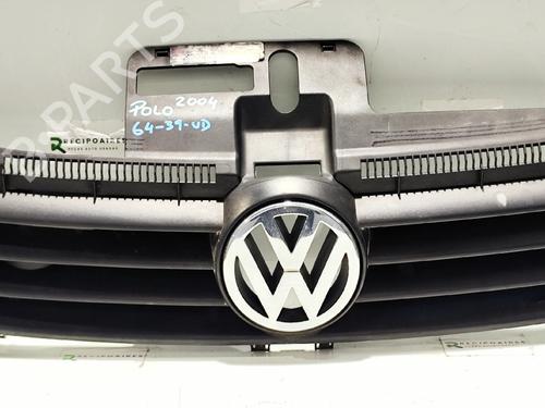 Grill VW POLO IV (9N_, 9A_) 1.4 16V (75 hp) 31745021