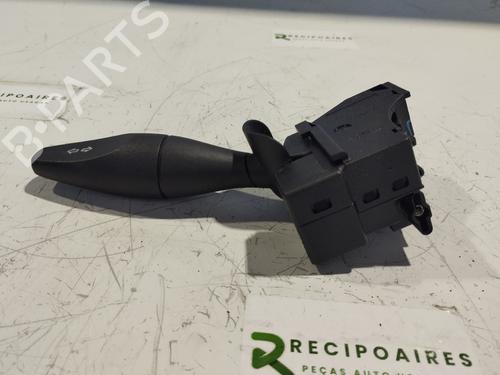 Commande de phare FORD FIESTA V (JH_, JD_) 1.25 16V (75 hp) 31739412