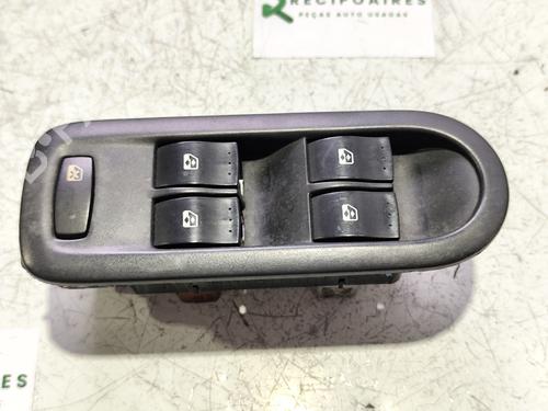 Venstre bagtil elrude kontakt RENAULT MEGANE II Estate (KM0/1_) 1.5 dCi (KM1F) (86 hp) 31743424