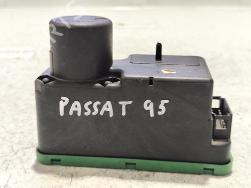 Dør styreenhed VW PASSAT B3/B4 (3A2, 35I) [1988-1997]  31744007