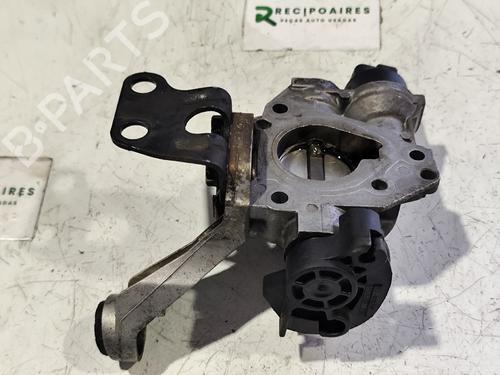 Used Throttle body RENAULT CLIO I (B/C57_, 5/357_) [1990-1999]  31733814