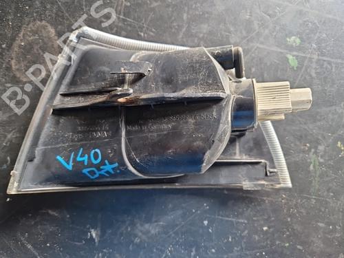 Used Right front indicator VOLVO V40 Estate (645) [1995-2004]  31726528