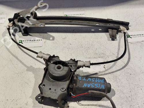 Alzavetro posteriore destra NISSAN PRIMERA Traveller (WP11) [1996-2002]  31736363