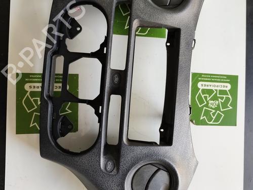 Rejilla aireadora TOYOTA YARIS (_P1_) [1999-2005]  31729038