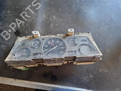 Used Instrument cluster NISSAN PICK UP (720) [1980-1986]  31728160