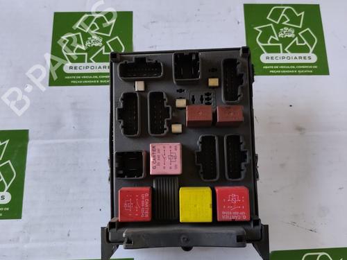Used Fuse box RENAULT LAGUNA II (BG0/1_) [2001-2007]  31728265