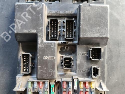 Used Fuse box Fuse box 31728107 31728107