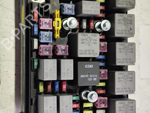 Used Fuse box KIA CARENS II MPV (FJ) [2002-2013]  31733767