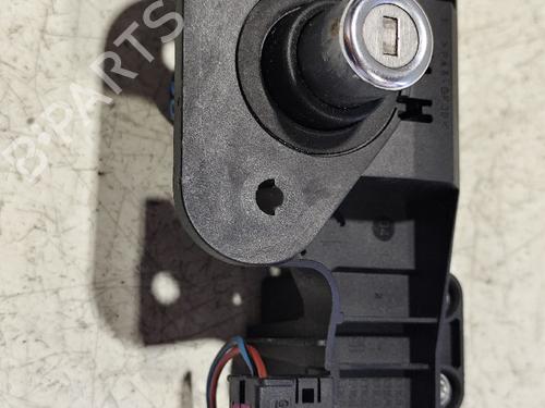 Used Tailgate lock OPEL CORSA C (X01) [2000-2009]  31733745