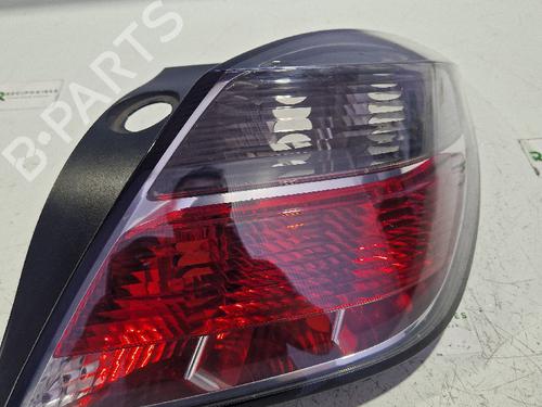 Used Right taillight OPEL ASTRA H (A04) [2004-2014]  31740445