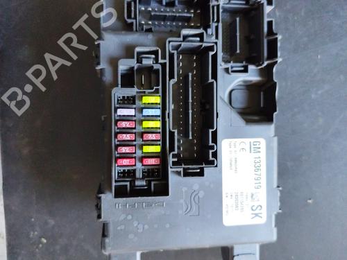 Used Fuse box OPEL CORSA D (S07) [2006-2015]  31727956