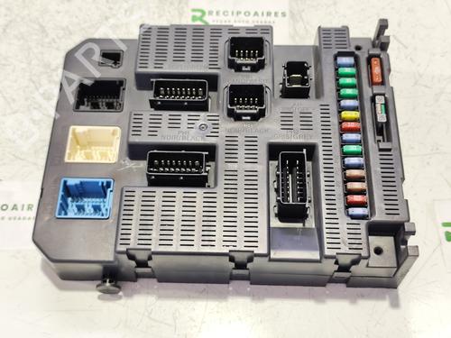 Used Fuse box PEUGEOT EXPERT Van (VF3A_, VF3U_, VF3X_) [2007-2026]  31743196