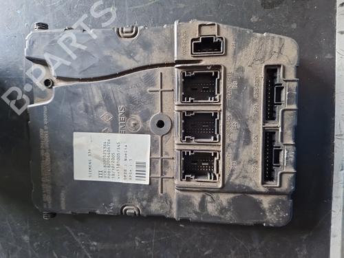Used Fuse box RENAULT MEGANE II Estate Van (KM_) [2003-2009]  31726572