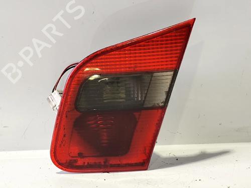 Feu de coffre droit MITSUBISHI CARISMA (DA_) 1.6 (DA1A) (103 hp) 31949147