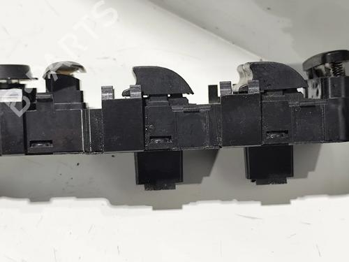 Used Left front window switch PEUGEOT 307 (3A/C) 1.4 HDi (68 hp) 31959652