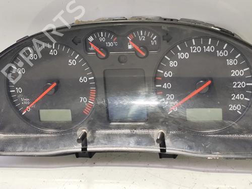 Compteur de vitesse VW PASSAT B5 (3B2) 1.6 (101 hp) 31972527