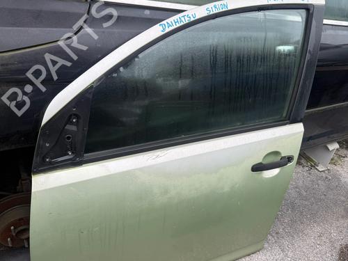 Used Left front door DAIHATSU SIRION (M3_) 1.0 (M300) (70 hp) 32491788
