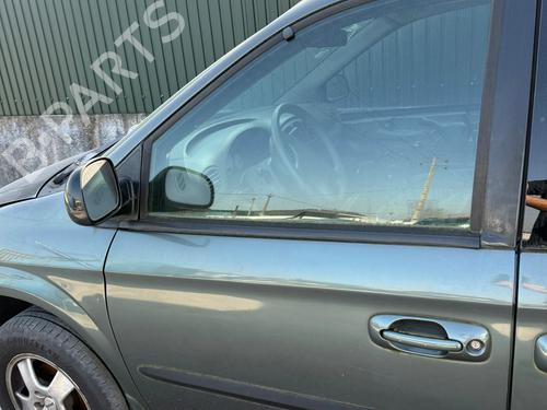 Used Left front door CHRYSLER VOYAGER IV (RG, RS) 3.3 (174 hp) 32506413